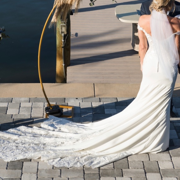 Sophia Thomas Wedding Dress - Picture 3 of 7